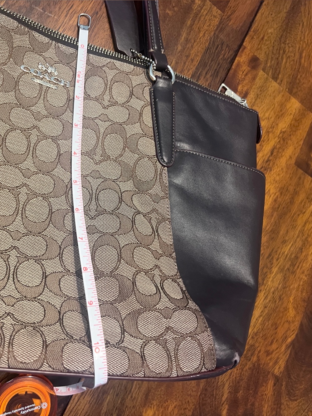 Authentic Coach Ava Tote. Signature Jacquard/dark brown leather. Gold hardware - Picture 2 of 12